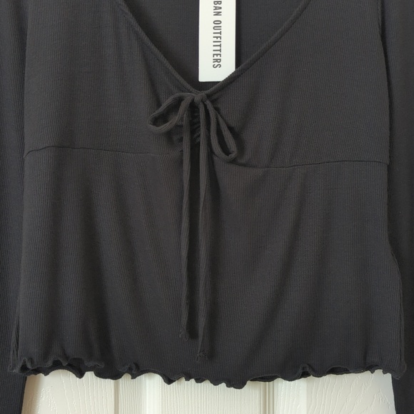 Kimchi Blue UO Quinn Ribbed Knit Ruched Scoop Neck Long Sleeve Crop Top Black L - Picture 7 of 12